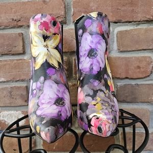 Shoe Dazzle Size 5 1/2, Floral